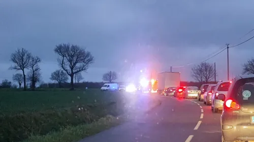 Châtelain : une voiture sur le toit